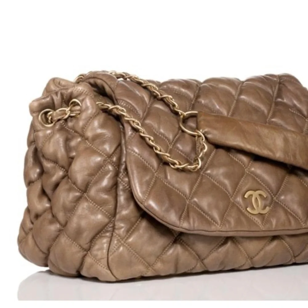 Auth Chanel Diamond Quilt Lambskin Leather Bag - Picture 2 of 9